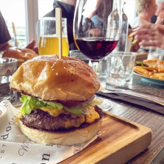 Have you had the Wagyu Burger at Mandoon’s @homestead_brewery yet?! 

IMO one of the BEST burgs in Perth.. and pleased to say it’s on offer as one of the meal choices on our famous Full Day Swan Valley d’Vine Tour.. YUM 🍔 

Is it lunch time already 🤤